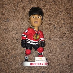 Jonathan Toews Bobble-Head (red)